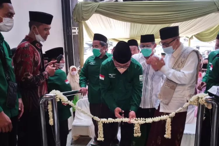 - Klinik Utama NU yang terletak di jalan Ir Djuanda, Weru, Kabupaten Cirebon resmi beroperasi hari ini, Kamis, 24 Februari 2022.