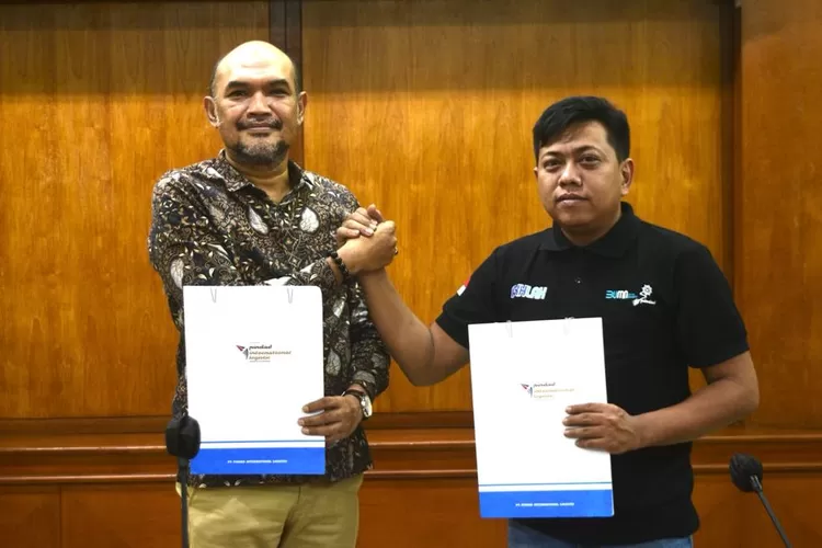 Direktur PT MSA, Hambali Haroen [kiri] dan Dirut PT PIL, Suresh Ferdian [kanan] (Klikanggaran/Iyan_L)