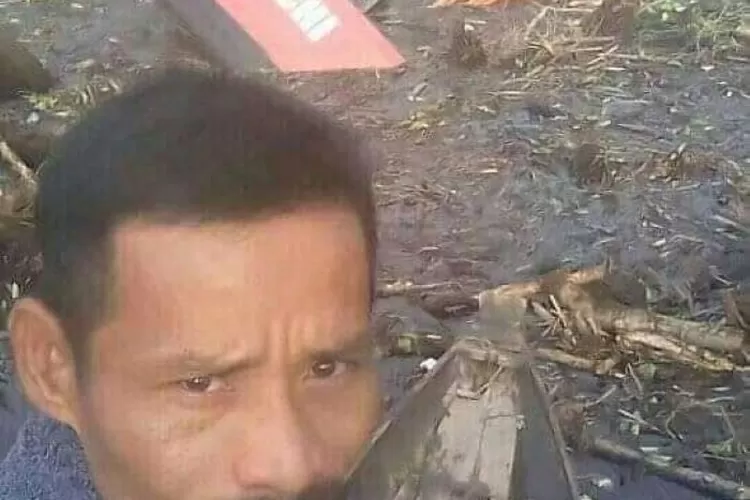 Sebuah alat berat yang terjebak dalam danau pusar beberapa tahun yang lalu (dok. Istimewa)