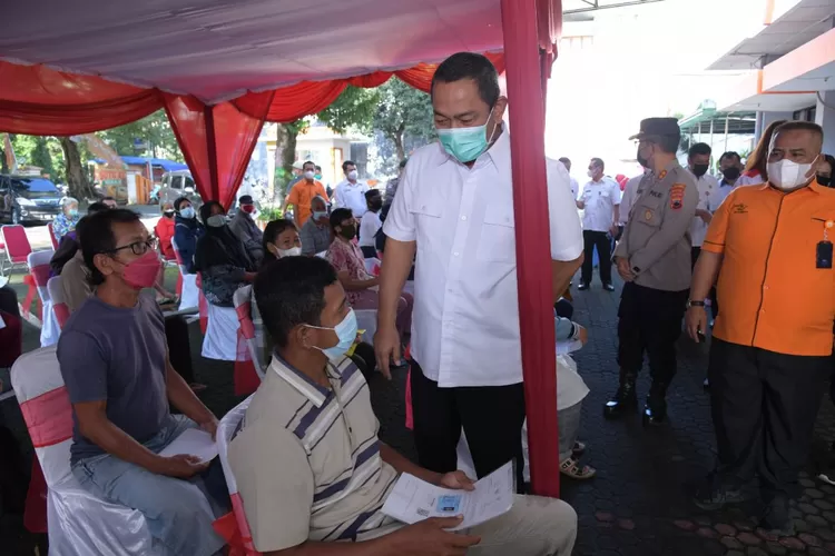 Wali Kota Semarang kawal penyaluran bansos. (Foto: semarangkota.go.id)
