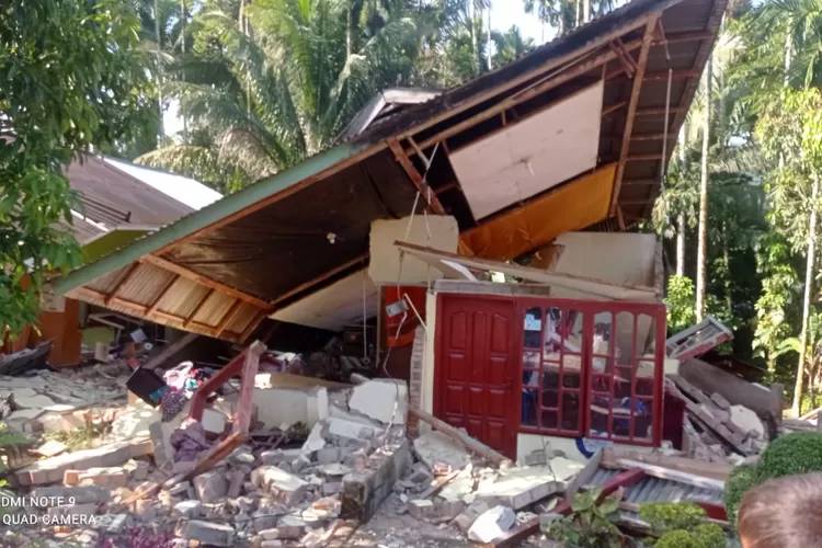 Bangunan rusak pasca Gempa 25 Februari 2022 di Pasaman Barat