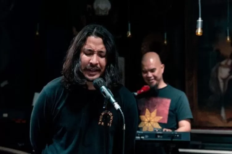 Marcello Tahitoe atau yang dikenal dengan nama Ello bergabung dengan Grup Band Dewa 19 (Dok. Marcello_ Tahit)