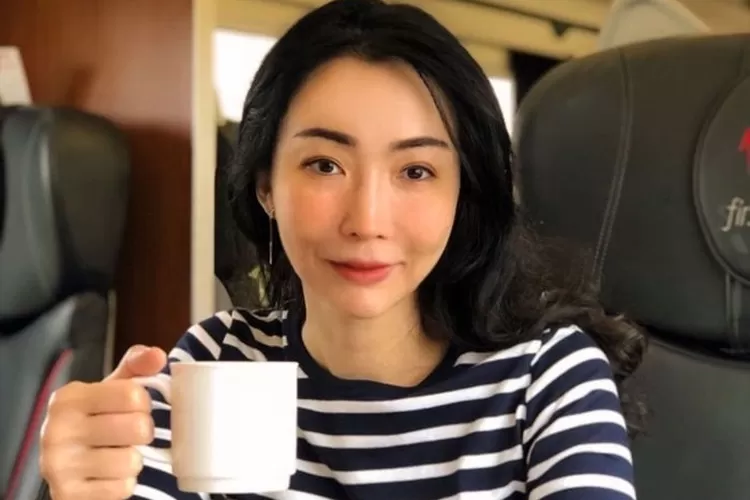 Susana Rahardjo, ibu Livy Renata, didapuk menjadi bintang tamu dalam wawancara santai bersama Rigen Rakelna dan Indra Jegel. (Instagram/susana.rahadrjo  )