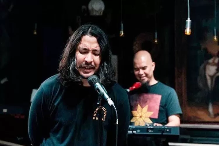 Marcello Tahitoe resmi jadi vokalis Dewa 19.  (Foto : Instagram @marcello_tahitoe.)