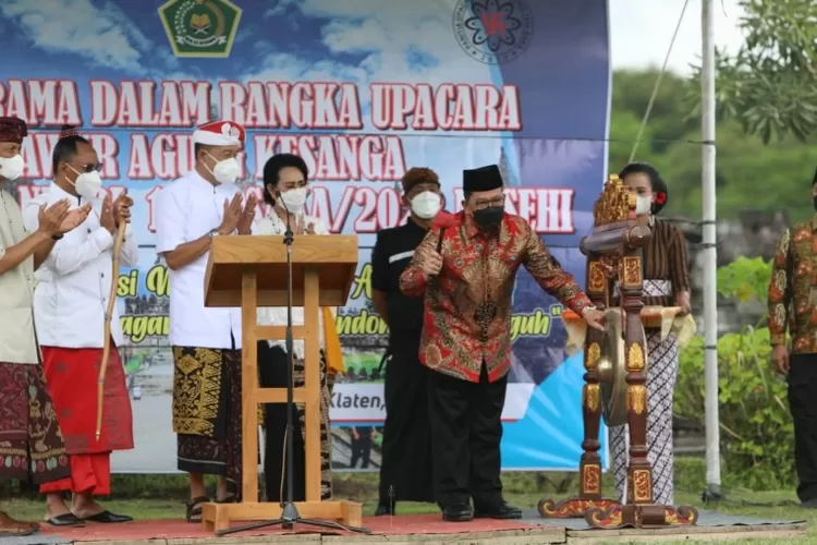 Wamenag Zainut Tauhid Sa'adi buka Tawur Agung Kesanga di Candi Prambanan. (Kemenag.)