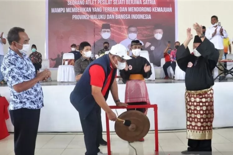 Pemukulan Gong Pertanda Dibukanya Kejuaraan Silat Di Maluku (Istimewa)