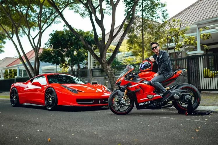 Tiga Pundi Kekayaan Influencer Doni Salmanan yang Kerap Menunjukan Gaya Hidup Mewahnya (Gorajuara/dok: Instagram/@donisalmanan)