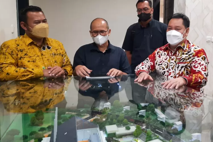 Sampit akan di Bangun Incenarator Pengolahan Sampah dan Pabrik Incenarator Pemusnah Limbah Medis.yg akan di bangun oleh Investor PT. Bumiresik Nusantara Raya Bekerjaaama dg Perusda PT. Betang Hapakat Mandiri yang di Prakarsai oleh Ketua Kadin Kotim (Cholid Tri Subagyo)