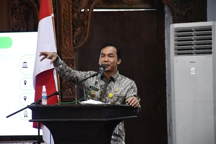 Salurkan bantuan tunai, Bupati Batang Wihaji ada pemaksaan atau mengarahkan pembelian sembako ditempat tertentu.  (Muslihun kontributor Batang )