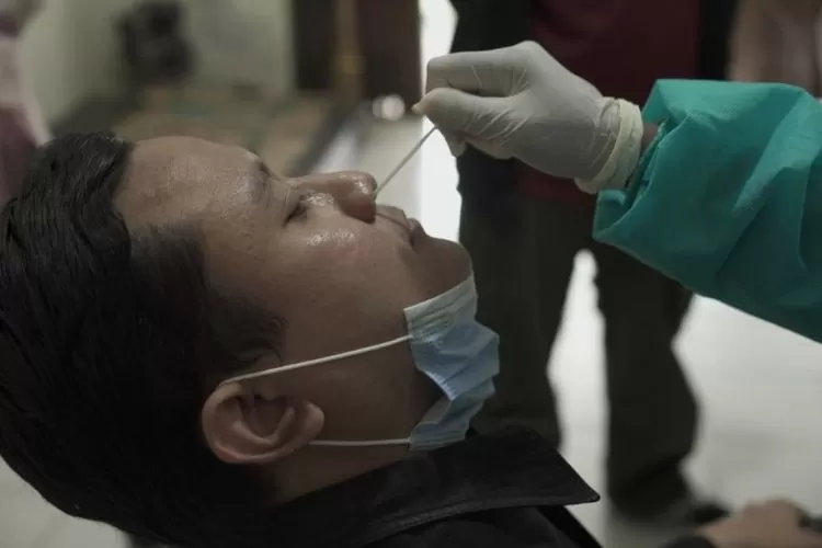 Pemerintah bakal menghapus syarat tes Covid-19 baik antigen maupun PCR untuk pelaku perjalanan domestik baik darat, laut, maupun udara. (Ayosemarang.com/Rido Sukendro)