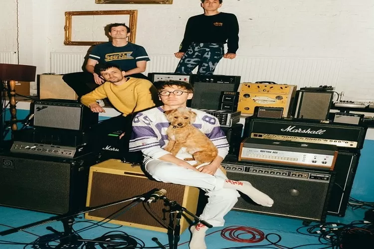 Lirik Lagu  Heat Waves Yang dipopulerkan Oleh Glass Animals ( www.instagram.com/@glassanimals)