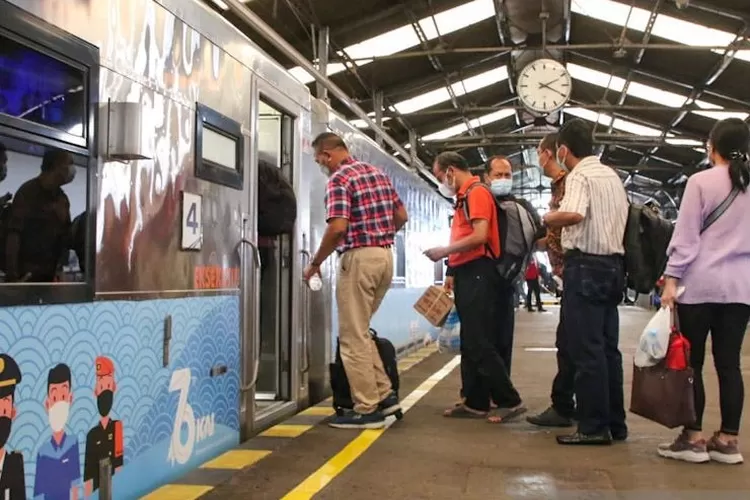 Ilustrasi - Keberangkatan penumpang kereta api pada masa Angkutan Natal dan Tahun Baru 2022 dari wilayah kerja Daop 6 Yogyakarta.  (ANTARA/HO-Humas Daop 6 Yogyakarta)