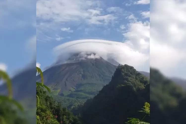 Tampilan Gagahnya Gunung Merapi yang Ada di Jawa Tengah, Indonesia (Tangkapan Layar Akun Instagram @btn_gn_merapi pada 12 Februari 2022, Foto oleh Poernama)