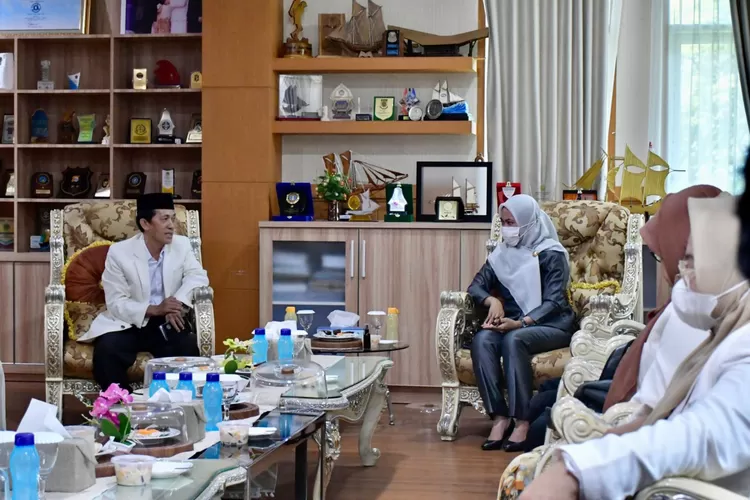 Bupati Luwu Utara, Indah Putri Indriani, menerima kunjungan silaturahmi Rektor Unanda, Dr. Ir. H. Annas Boceng, M.Si (Humas Luwu Utara.)