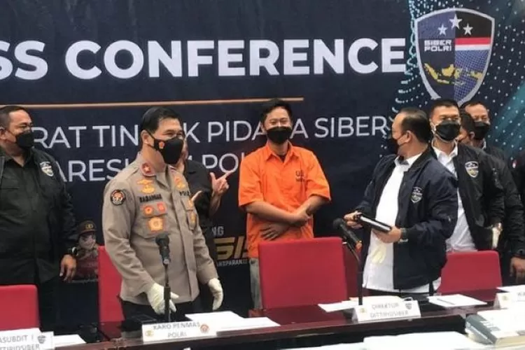 Doni Salmanan mengakui kesalahan dan meminta maaf kepada masyarakat Indonesia (humas.polri.go.id)