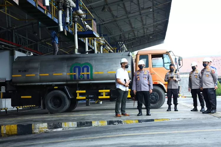 Kapolri Jenderal Pol Listyo Sigit Prabowo sidak ke perusahaan minyak di Bekasi (Humas Polri)