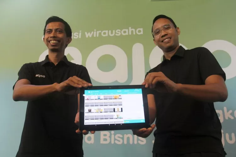 Adi Wahyu Rahadi - Founder &amp; CEO dan Audia Rizal Harahap - Cofounder &amp; COO majoo Indonesia. Memberikan penjelasan tentang aplikasi wirausaha majoo kelola bisnis jadi maju (Sadono)