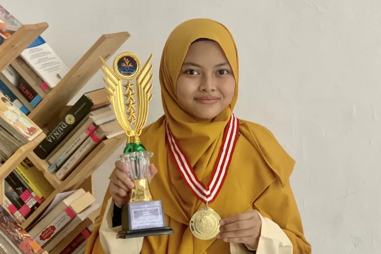 Saista Tanisa Rahayu santri kelas 7B Pesantren Persatuan Islam Manbaul Huda Juara 1 Lomba Tahsin - Foto: Dok Manbaul Huda