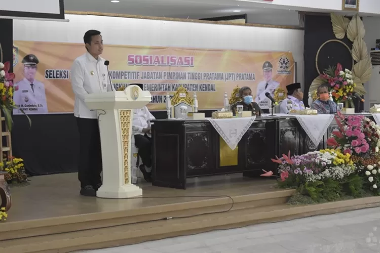 Bupati Kendal Dico M Ganinduto membuka sosialisasi seleksi pengisian Jabatan Pimpinan Tinggi Pratama Pemkab Kendal. ( edi prayitno/kontributor Kendal)