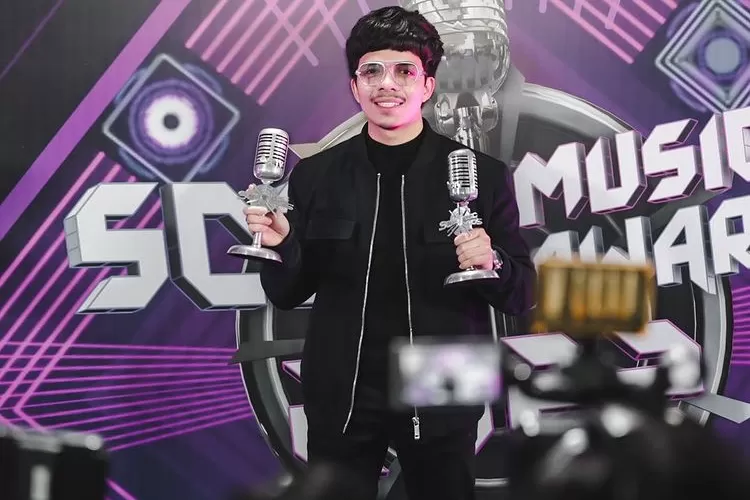 Atta Halilintar Diperiksa Penyidik Bareskrim Polri Sambil Bawa Tas Mewah Pemberian Doni Salmanan (Instagram/@attahalilintar)