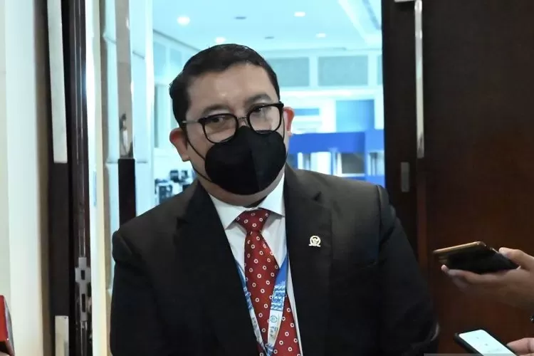 Ketua BKSAP DPR RI Fadli Zon memberi keterangan kepada media usai menghadiri pertemuan ASEAN+3 pada Sidang Ke-144 IPU di BICC Nusa Dua, Bali, Minggu (20/3/2022).  (ANTARA/HO-Metaksos DPR RI)