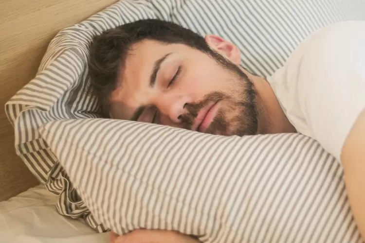 menjaga waktu dan kualitas tidur yang baik (Pexels.com/anthony)