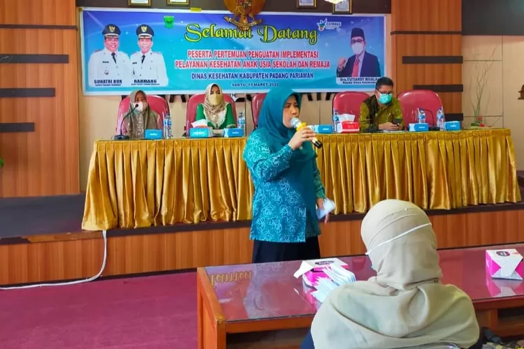 Ketua P2TP2A Kabupaten Padang Pariaman, Yusrita Suhatri Bur, tampil sebagai pemateri.