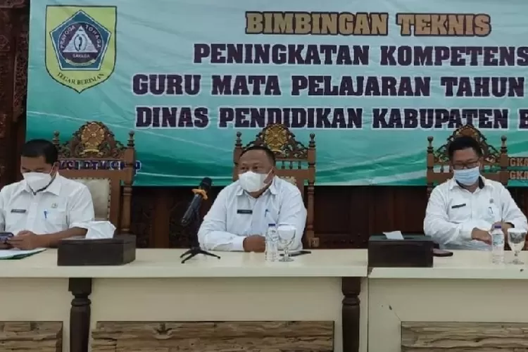 Kadisdik Kabupaten Bogor tengah membuka pelatihan Guru Mapel. (Instagram Disdik)