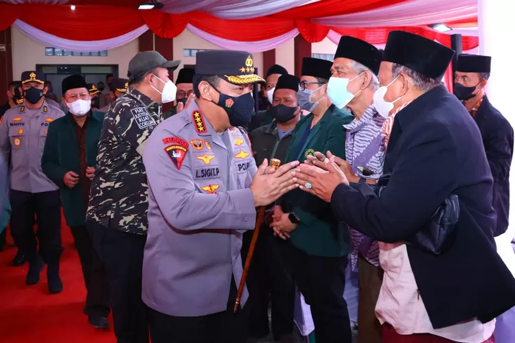 Kapolri Jenderal Pol Listyo Sigit pada akselerasi Vaksinasi di Soreang Bandung.  (Humas Polri)