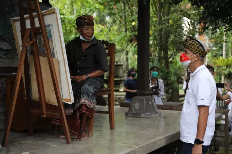 Ganjar saksikan pelukis Bali. (Foto: Istimewa)