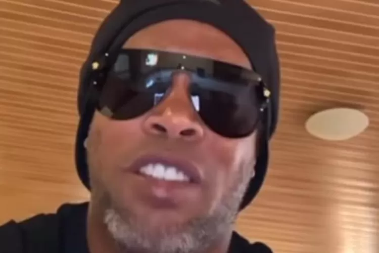 Ronaldinho (Akun @raffinagita1717)