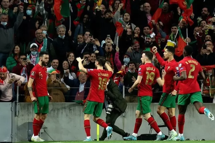 Timnas Portugal merayakan gol yang dicetak Bruno Fernandes. (Istimewa)