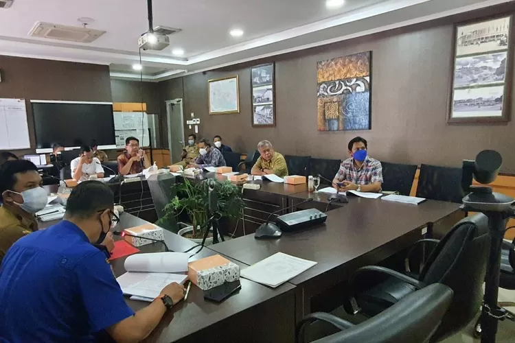 Pansus 7 DPRD Kota Bandung melaksanakan rapat kerja, di Ruang Rapat Komisi C DPRD Kota Bandung, Senin (28/3/2022). Nicko/Humpro DPRD Kota Bandung.