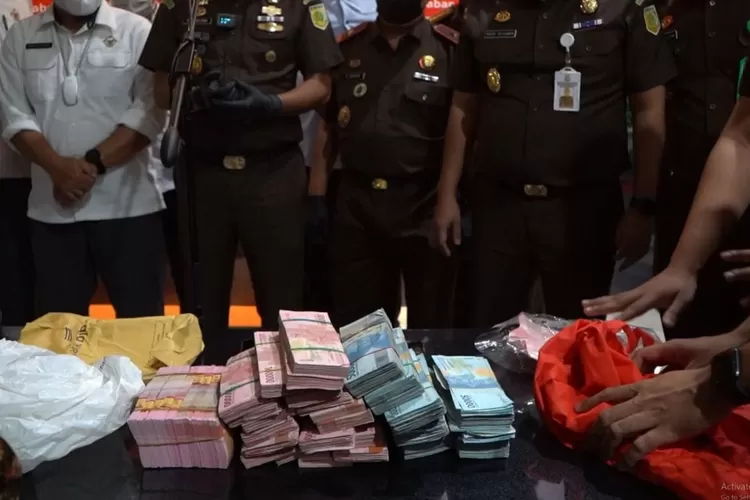 Barang bukti OTT pegawai BPK RI duit Rp350 juta  (dok.Penkum Kejati Jabar)