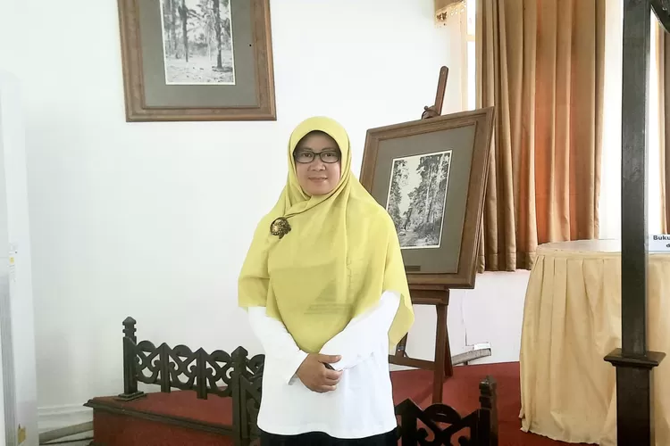 Tia Setiawati S.Sos.M.Pd, guru SMP Negeri 1 Cimalaka (Foto: dok.Gorajuara.com)