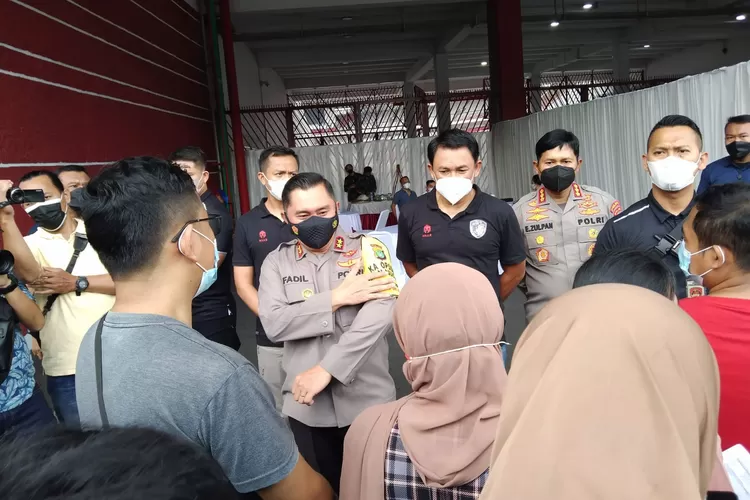 Kapolda Metro Jaya Irjen M Fadil Imran meninjau vaksinasi di Gelora Bung Karno (B Sadono)