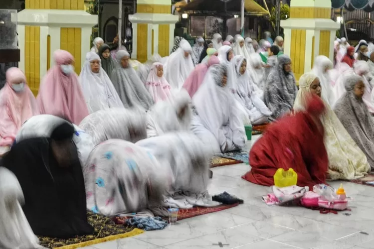 Jadwal Imam Sholat Tarawih Masjid Agung Semarang, Masjid Baiturrahman Semarang dan MAJT Selasa 5 April 2022 (Ayosemarang.com/ Audrian Firhannusa)