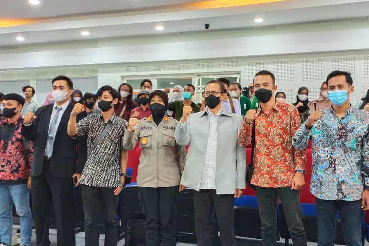 Dema UIN Suka Yogyakarta mengadakan Seminar Nasional dengan tema 'Urgensi Moderasi Beragama Dalam Mencegah Paham Radikalisme di Lingkungan PTKIN'. (foto: Istimewa)