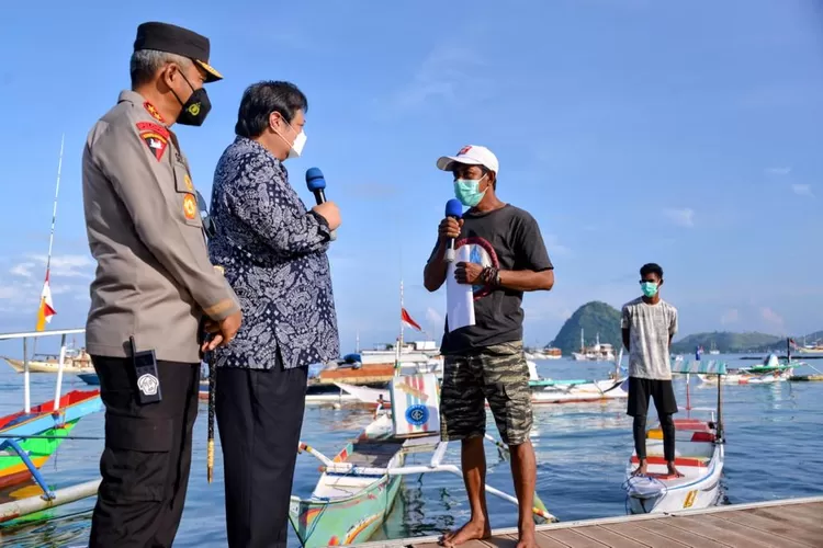 Pada Hari Nelayan Nasional, 6 April 2022, Ketua Umum Partai Golkar yang Menko Perekonomian, Airlangga Hartarto turba berdialod dengan para nelayan (Ist)