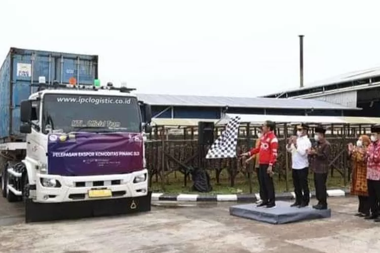 Presiden RI Lepas 7 Kontainer Pinang Biji untuk Ekspor ke Pakistan di Jambi (Setkab.co.id)
