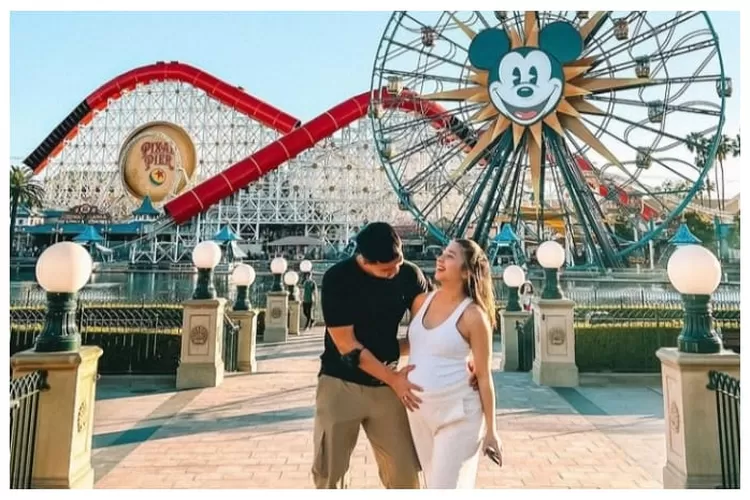 Momen Asyik Nikita Willy Bersama Suami Jalan-Jalan jelang Lahiran ( Instagram / @nikitawillyofficial94)