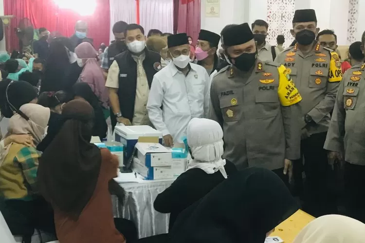 Kapolda Metro Jaya Irjen M Fadil Imran bukber di Masjid Uswatun Hasanah  (B Sadono )