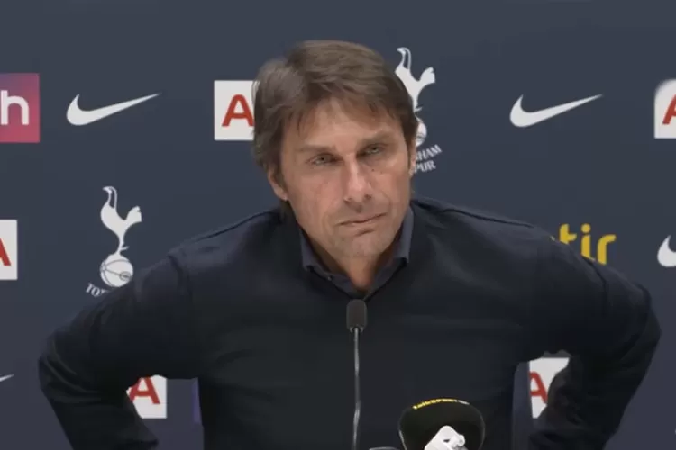 Conte bertahan di Tottenham Hotspur setelah melakukan pertemuan dengan Direktur Olahraga klub Fabio Paratici (Dwi Prima Putra)