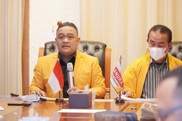 Waka Bidang Organisasi Kader dan Keanggotaan DPP Partai Hanura Benny Rhamdani  (kiri) (Sadono )