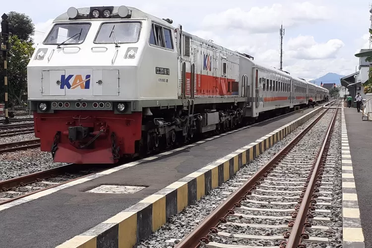 KA Pangrango Bogor-Sukabumi (Foto: Gorajuara/batam.pikiran-rakyat)