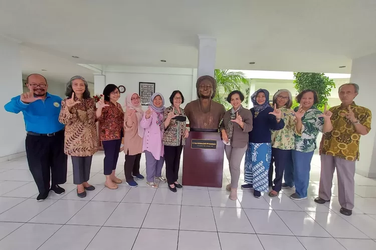 Rapat khusus Yayasan Karya Bhakti RIA Pembangunan (YKBRP). 