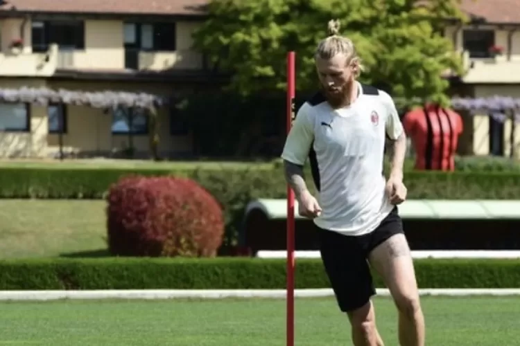 Simon Kjaer mulai berlatih di markas AC Milan, Milanello (Twitter/ @simonkjaer1989)