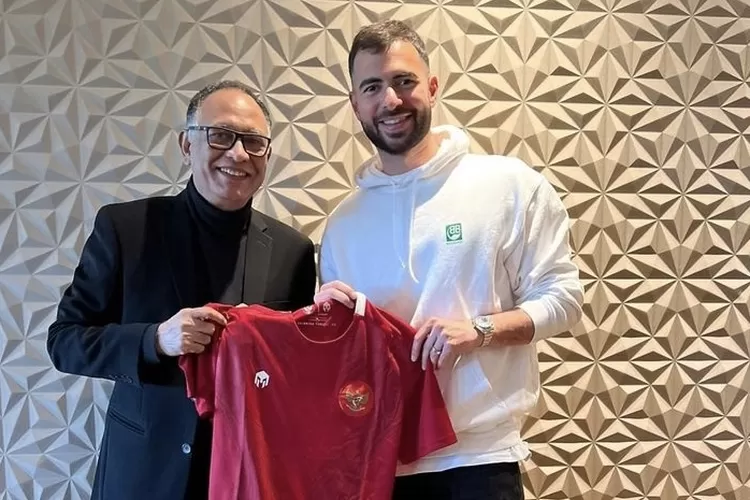 Jordi Amat saat bersama anggota Exco PSSI, Hasani Abdulgani (Instagram/ jordiamat5)