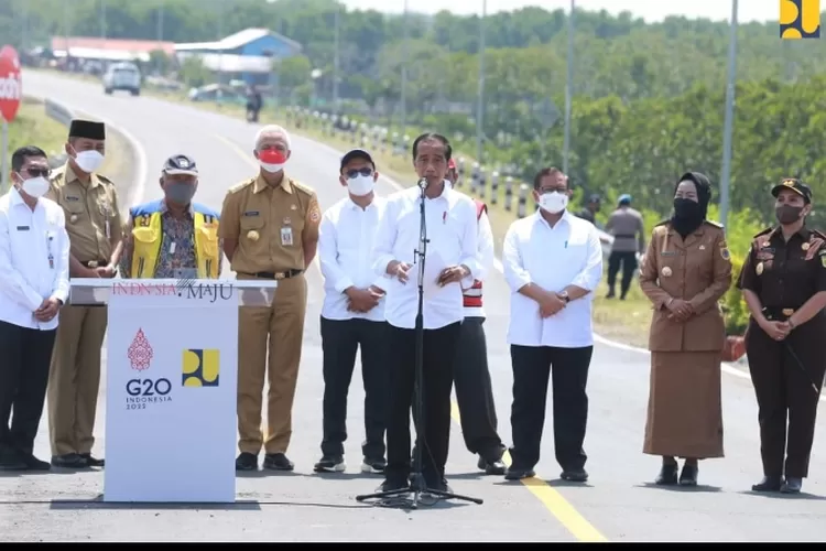 Presiden Joko Widodo meresmikan jalur alternatif baru, Jalan Lingkar Brebes -Tegal