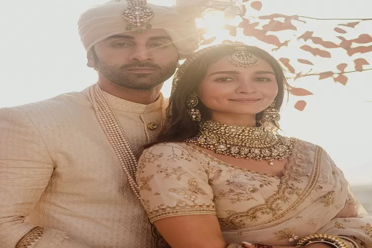 Potret Pernikahan Alia Bhatt dan Ranbir Kapoor yang Penuh Kebahagiaan di Mumbai India Tanggal 14 April 2022 (Instagram @aliaabhatt)